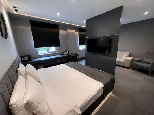 King Suite bed and sitting area