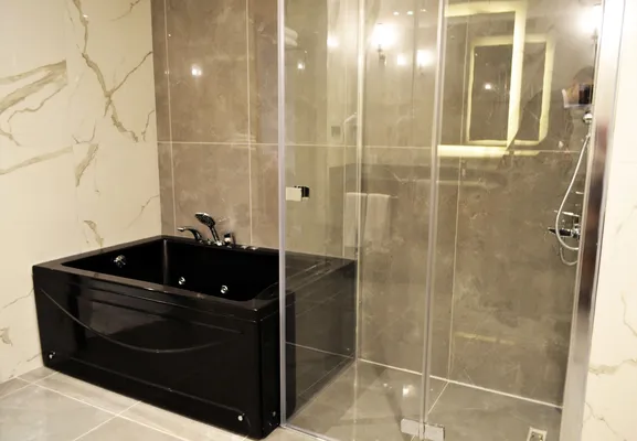 King Suite bathroom with jacuzzi