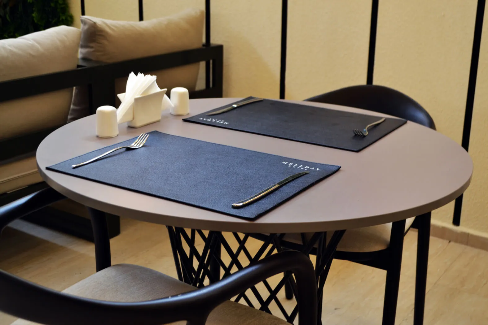 Round dining table in the restaurant