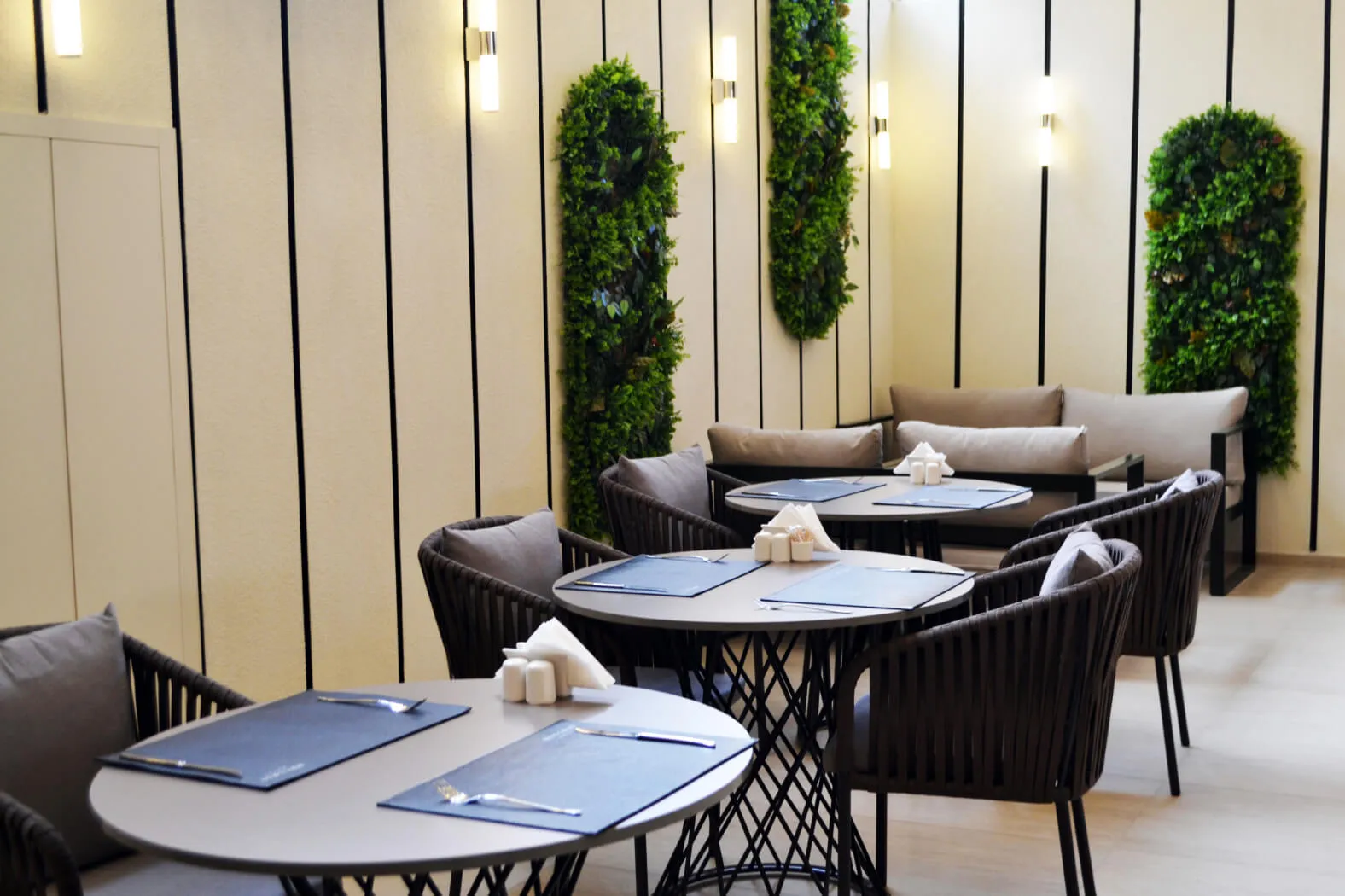 Round tables and seating area in the restaurant