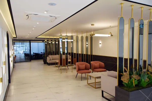 General view of the lobby and seating areas